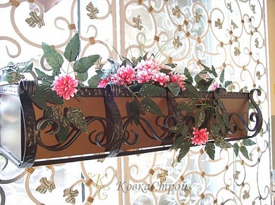 Кованая подставка для цветов №123 в Екатеринбурге фото
