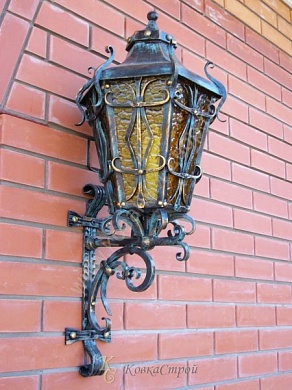Кованый фонарь №5 в Екатеринбурге фото
