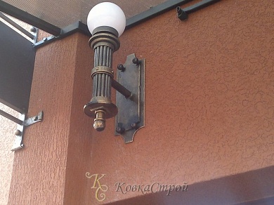 Кованый фонарь №13 в Екатеринбурге фото
